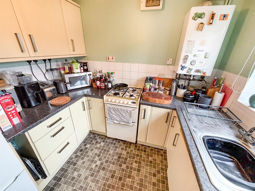 Property photo 3 of 9 Kitchen