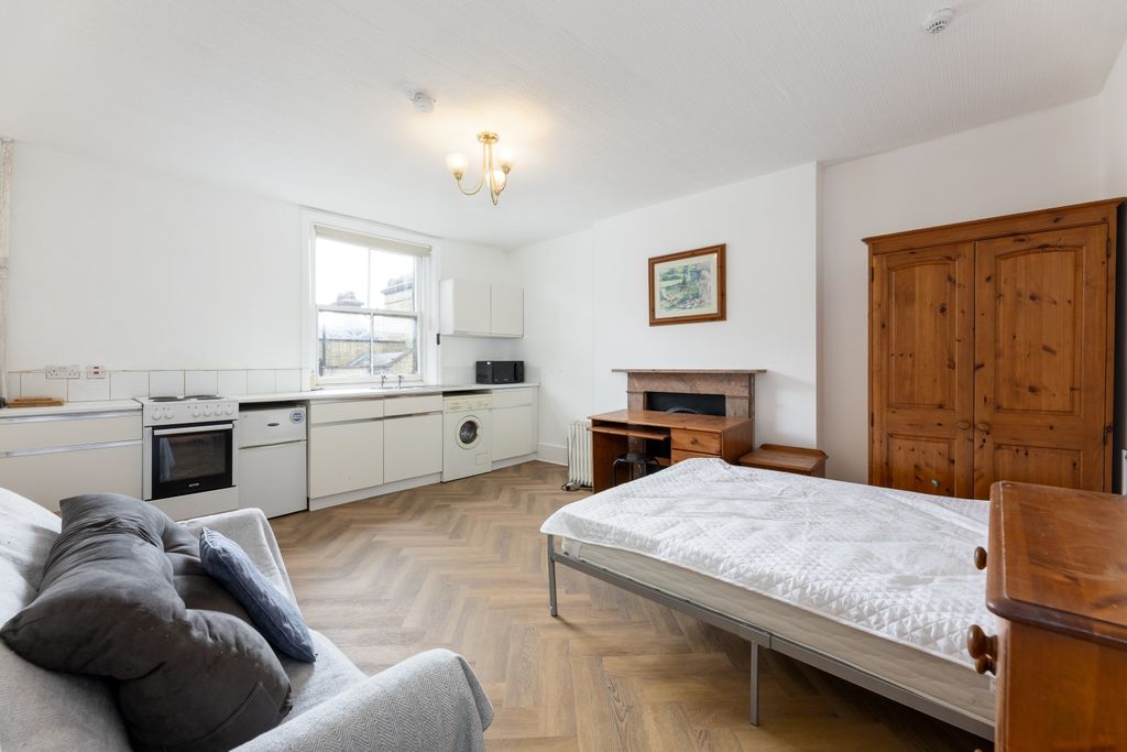 Property photo 1 of 6 Studio