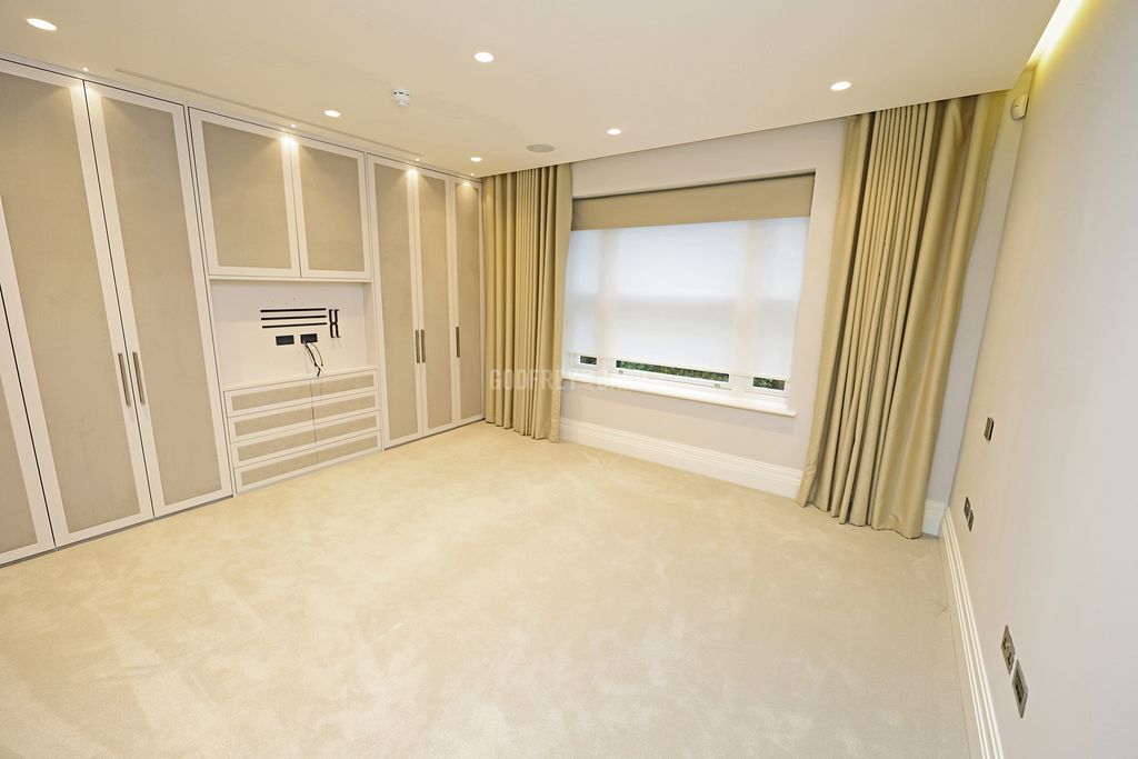 Additional image 6 of 3 bed flat to rentCamlet Way, Hadley Wood EN4