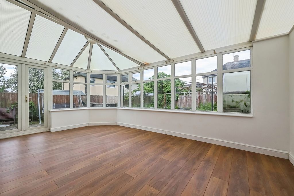 Property photo 3 of 16 Conservatory