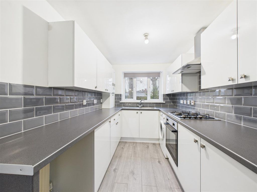 Property photo 3 of 9 Cam05193G0-Pr0068-Still006.Jpg