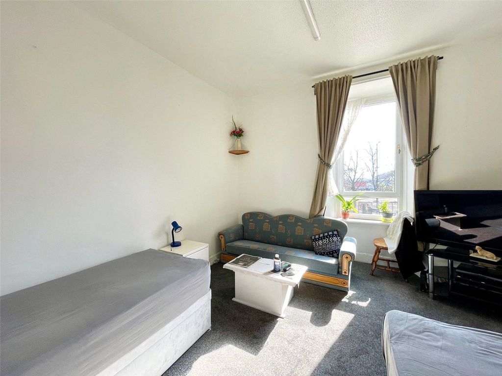 Property photo 2 of 12 Lounge