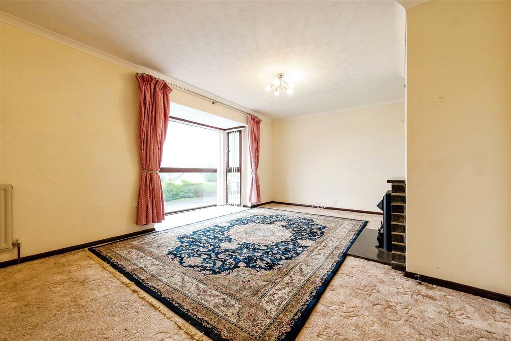 Property photo 2 of 16 Picture No. 12