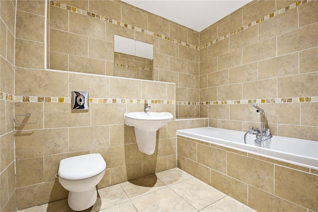 Property photo 3 of 11 Bathroom