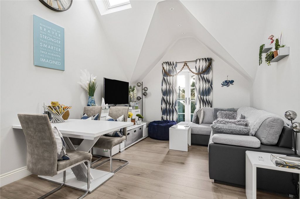 Property photo 2 of 17 Picture No. 13