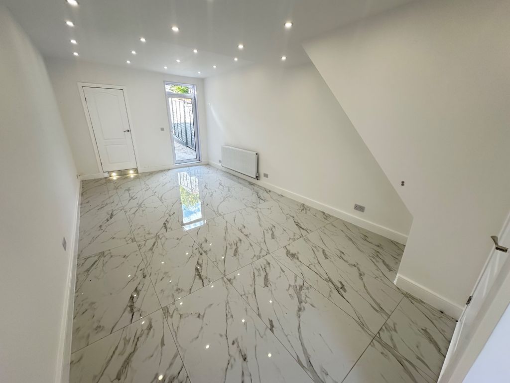 Property photo 2 of 11 5413291