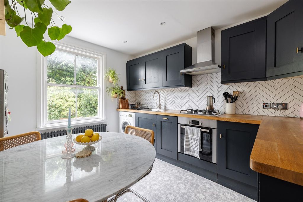 Property photo 3 of 20 Colworth Road, E11