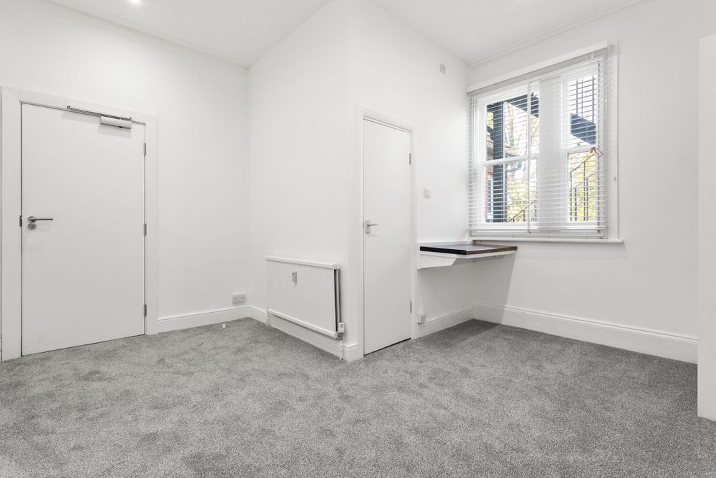 Property photo 2 of 10 Lounge