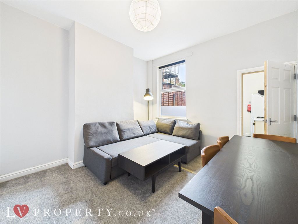 Property photo 3 of 15 Picture No. 04