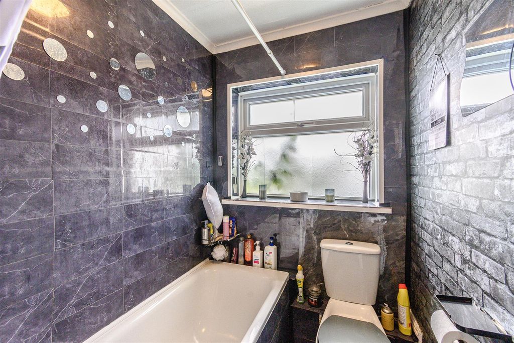 Additional image 8 of 2 bed flat for saleLaburnum Close, Barry CF62