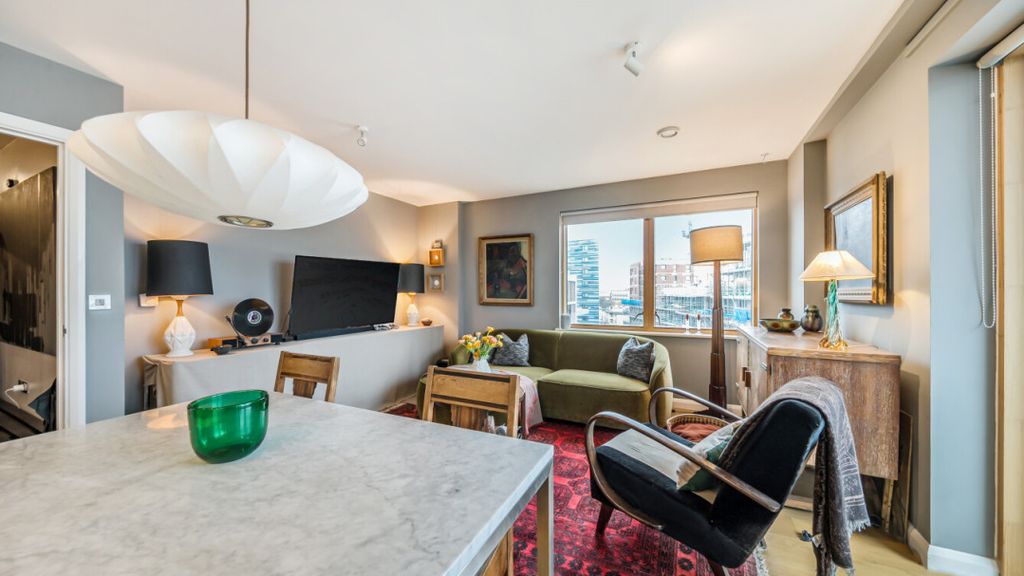 Property photo 2 of 21