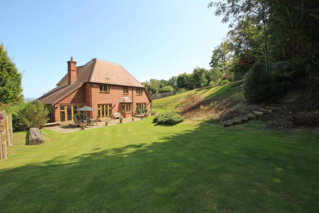 Property photo 2 of 39