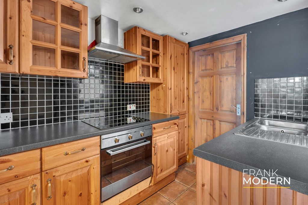 Property photo 3 of 32 Kitchen