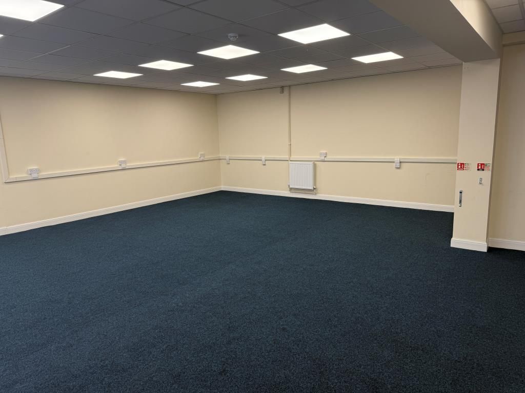 Property photo 3 of 10 Ground Floor Office With Carpet And Suspended Ceiling