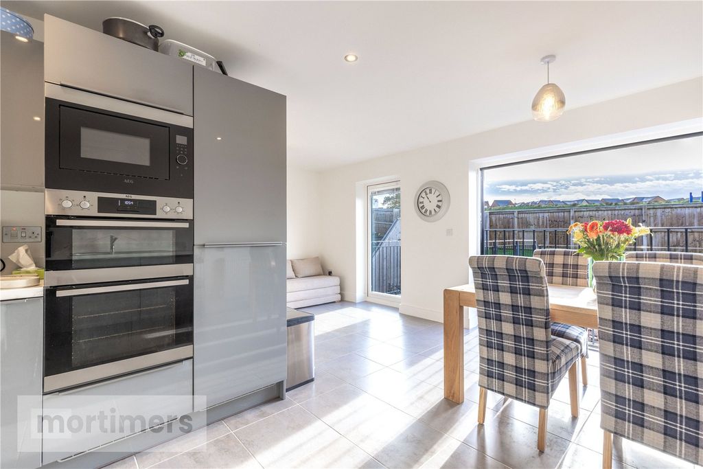 Property photo 2 of 26 Kitchen/Diner