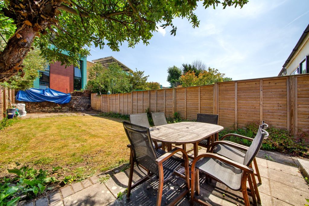 Property photo 2 of 16
