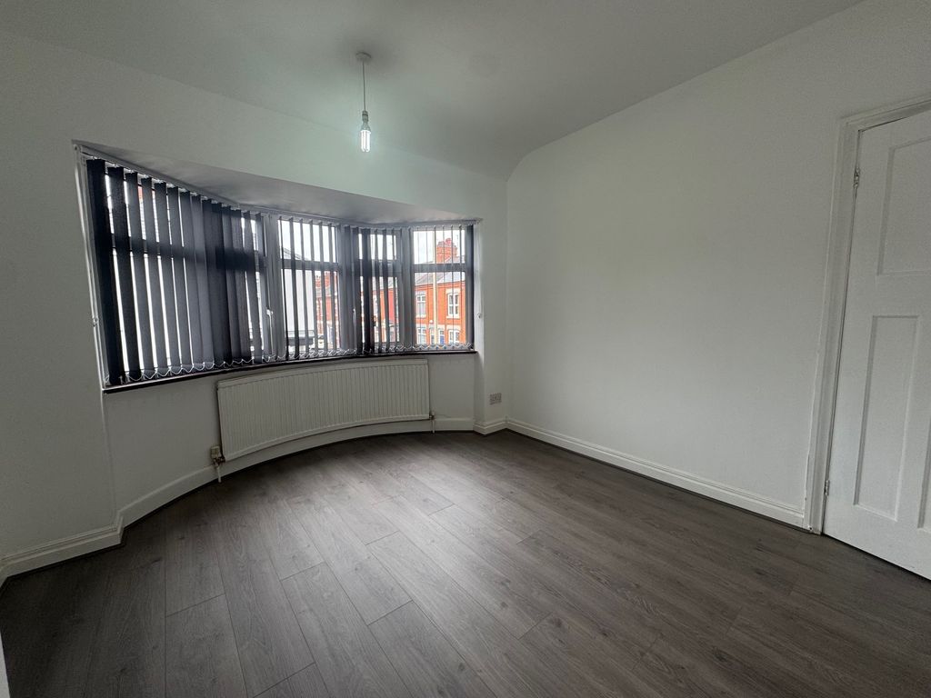 Property photo 2 of 12 Image