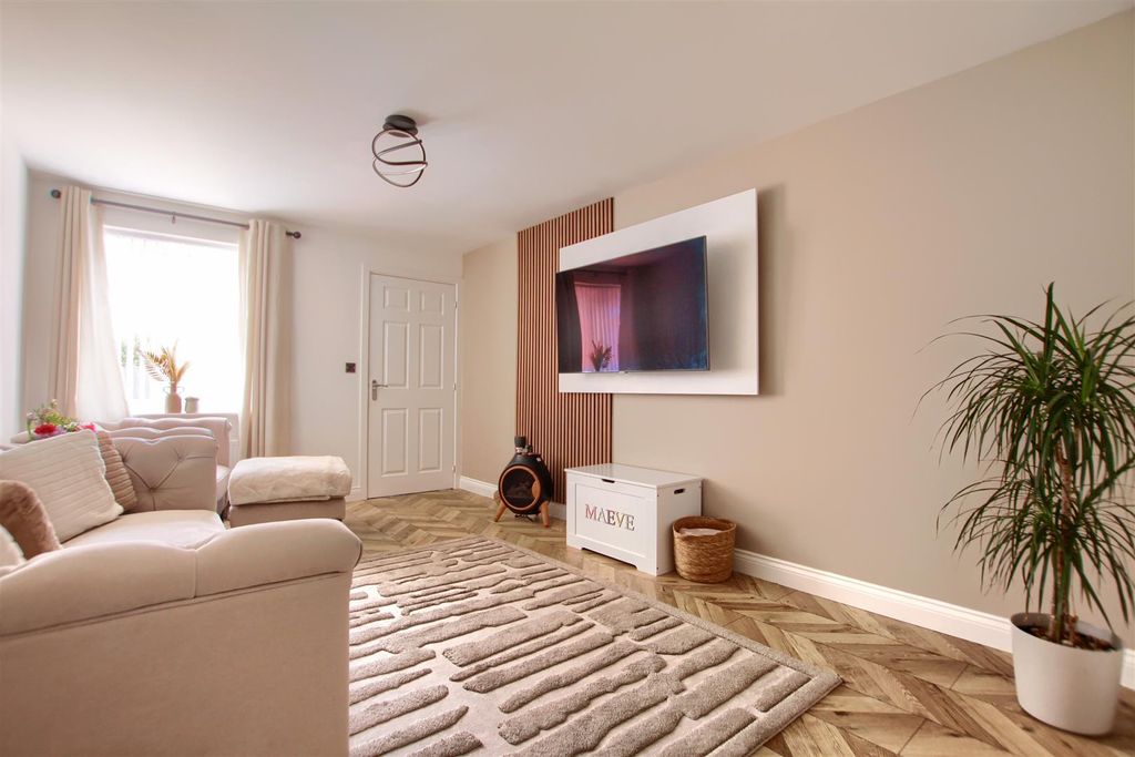 Property photo 2 of 12 Mw4.Jpg