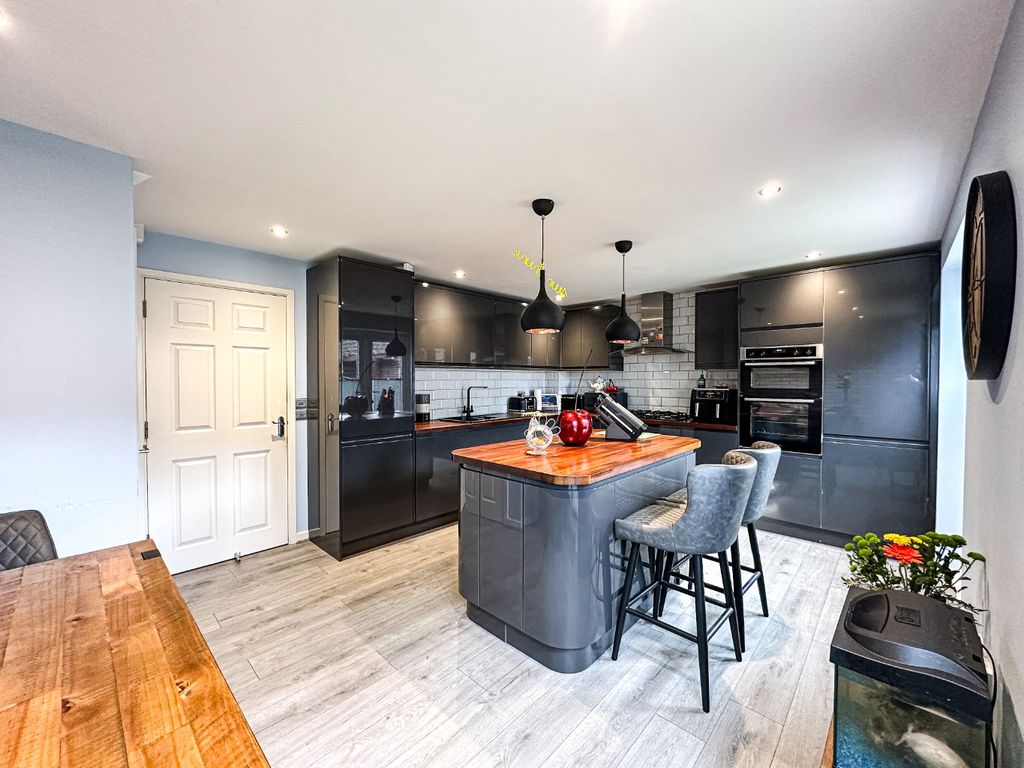 Property photo 3 of 24 4840248