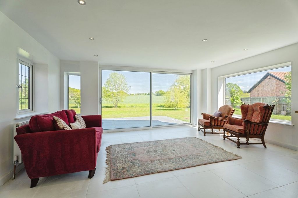 Property photo 3 of 33