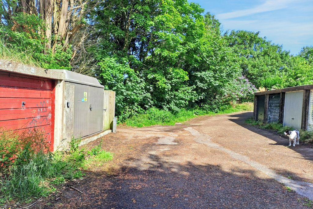Property photo 2 of 5 Garage 9 Manor Way, Heamoor, Penzance, Tr18 3Hx