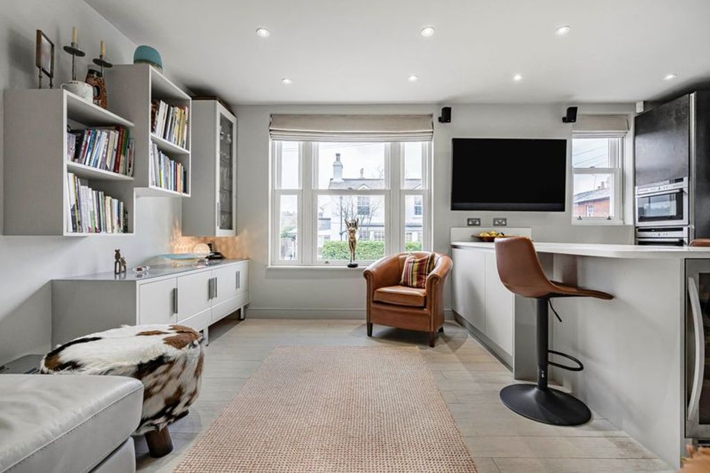 Property photo 3 of 9