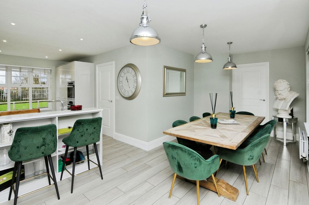 Property photo 3 of 19 Pbox-Img.Jpg