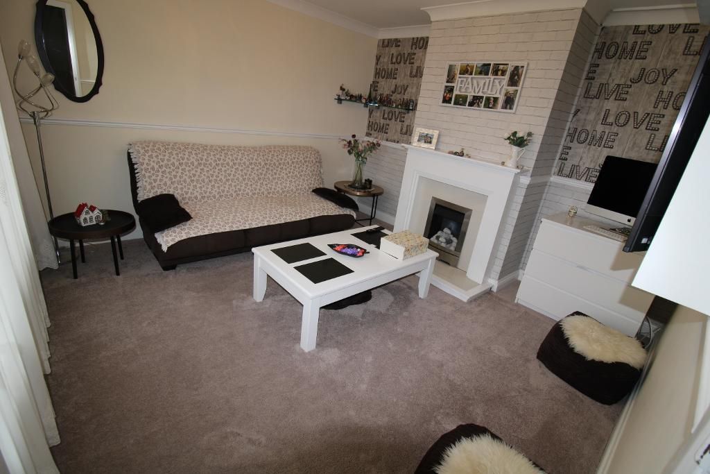 Property photo 3 of 11 Lounge