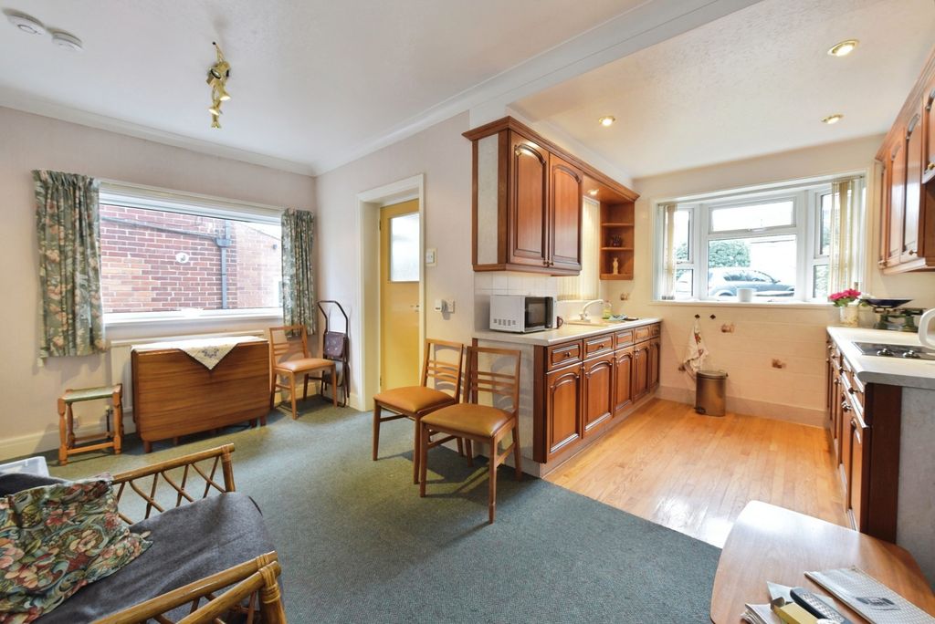 Property photo 3 of 17 Dining Area