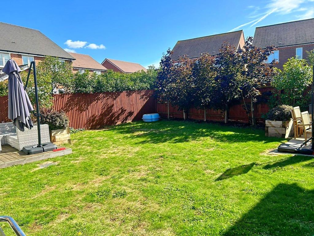 Property photo 2 of 30 7 Lewis New Garden_Inpixio.Jpg