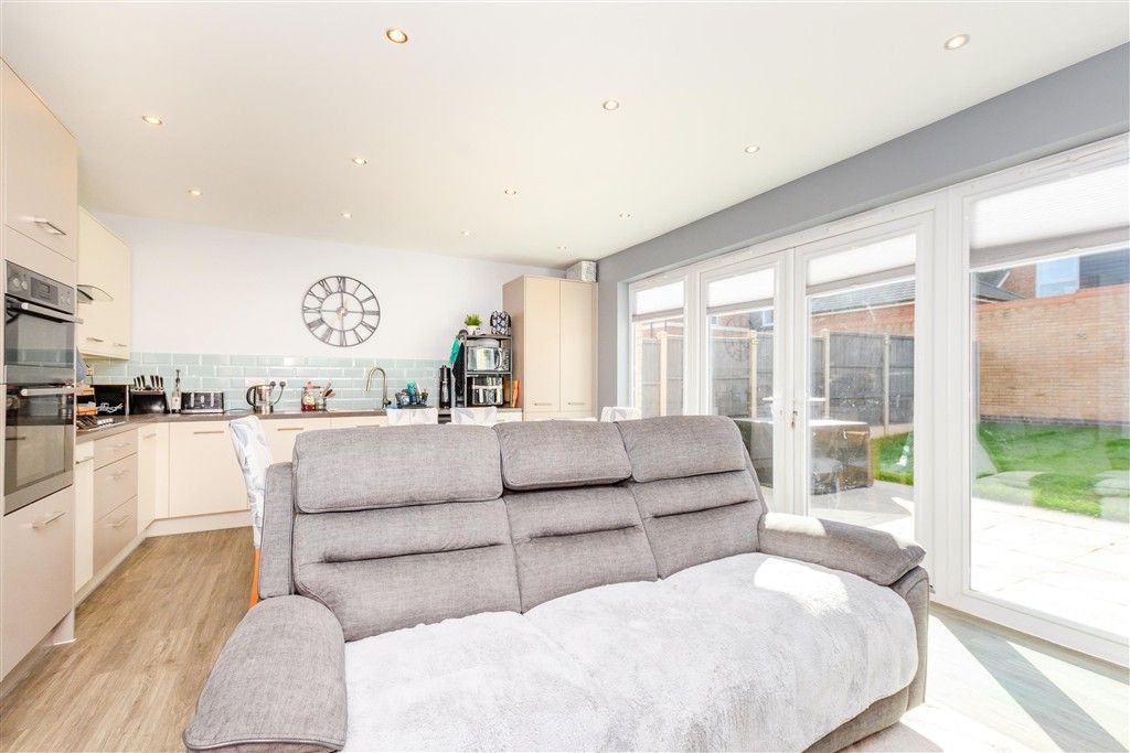 Property photo 2 of 11 Kitchen