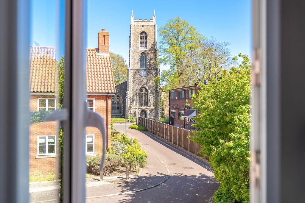 Property photo 2 of 19