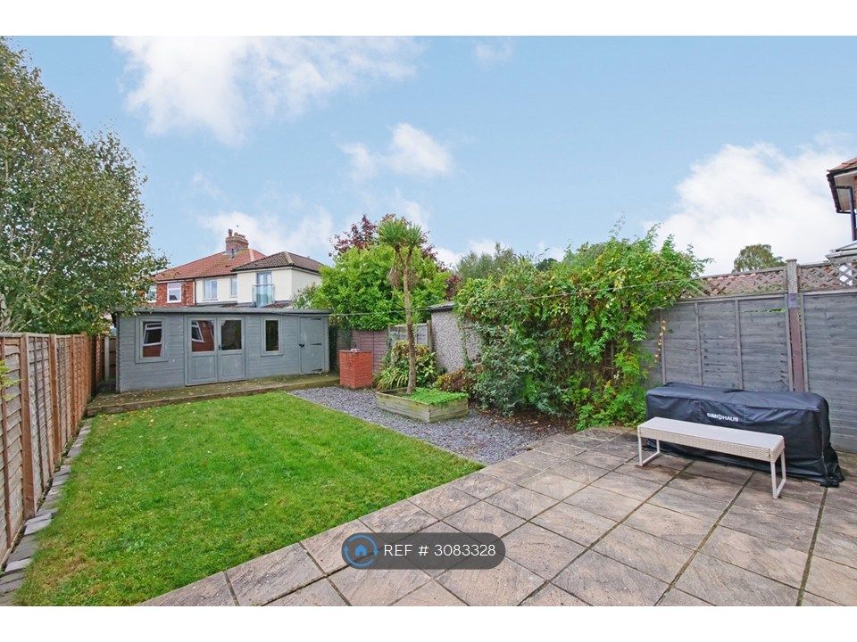 Property photo 2 of 34