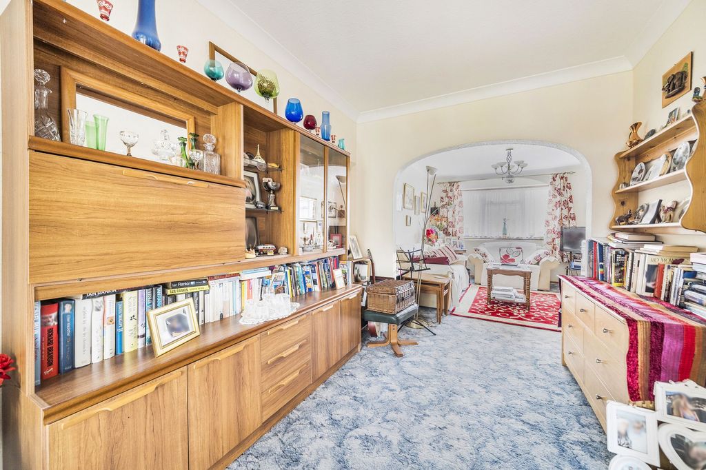 Property photo 2 of 11