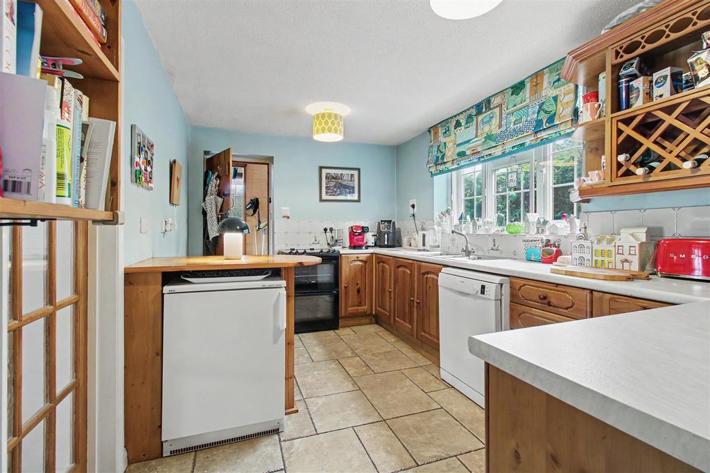 Property photo 2 of 25 Kitchen