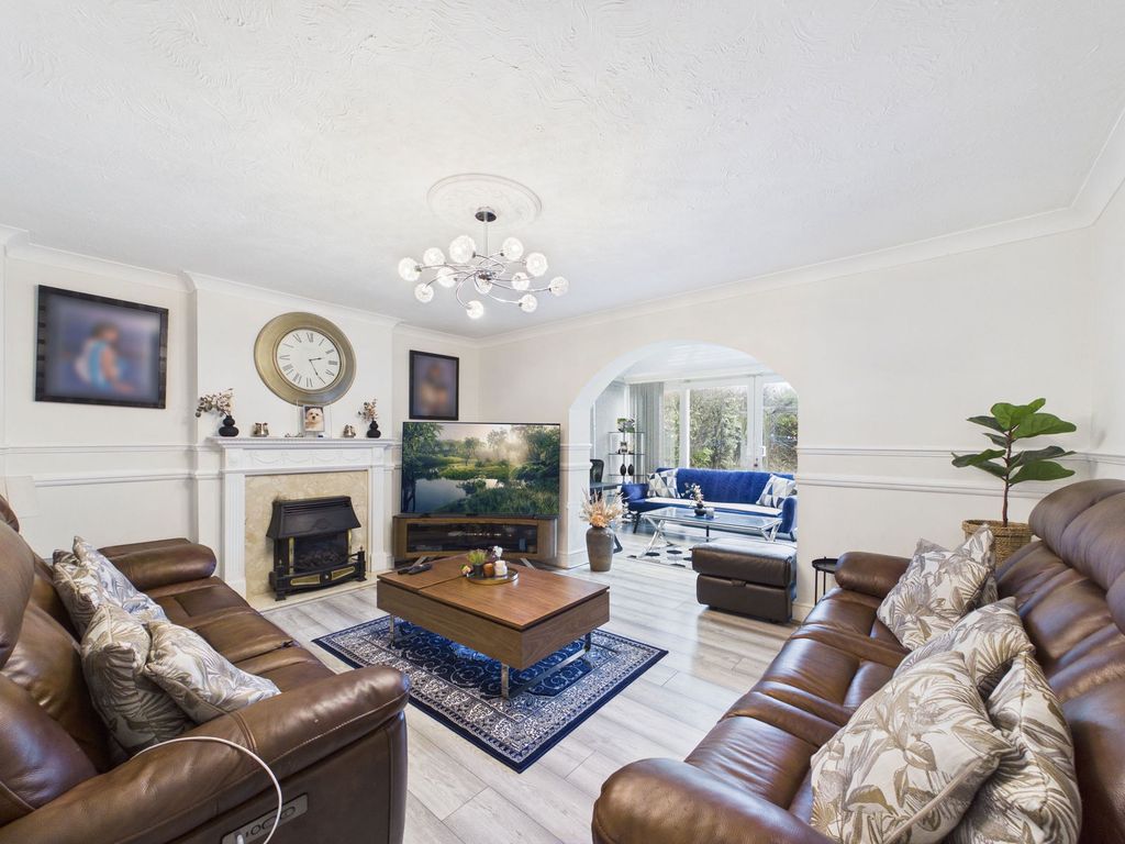 Property photo 2 of 27