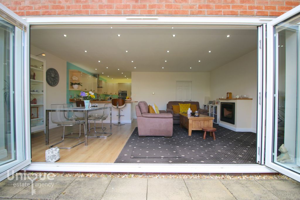 Additional image 11 of 2 bed bungalow for saleUllswater Avenue, Fleetwood FY7
