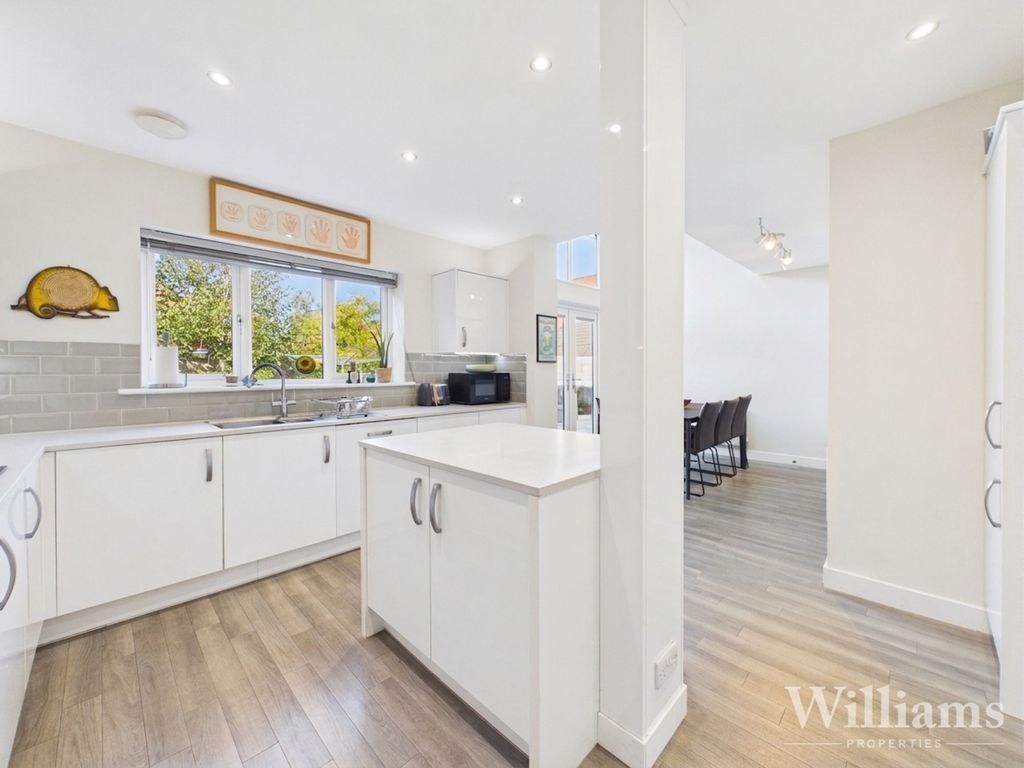 Property photo 2 of 31