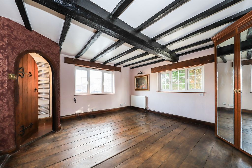 Property photo 2 of 32