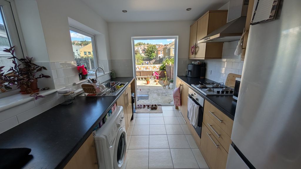 Property photo 3 of 16 Picture 3