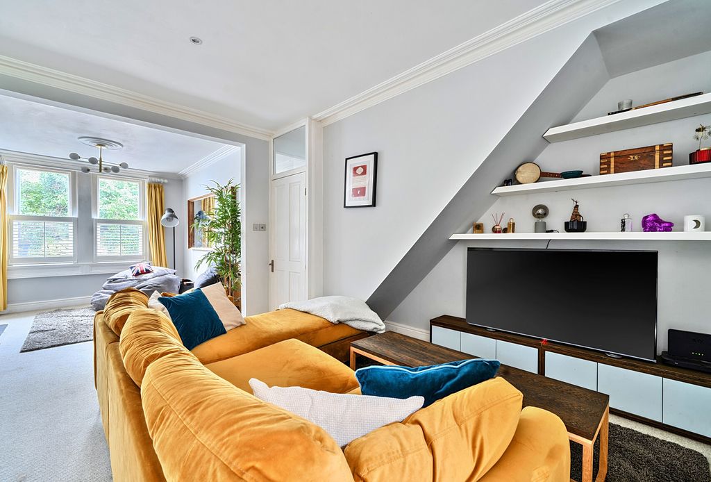 Property photo 3 of 16 Sitting Room