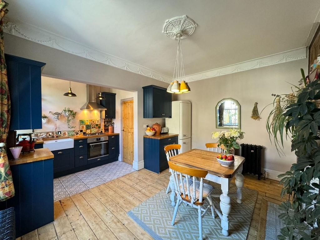 Property photo 3 of 35