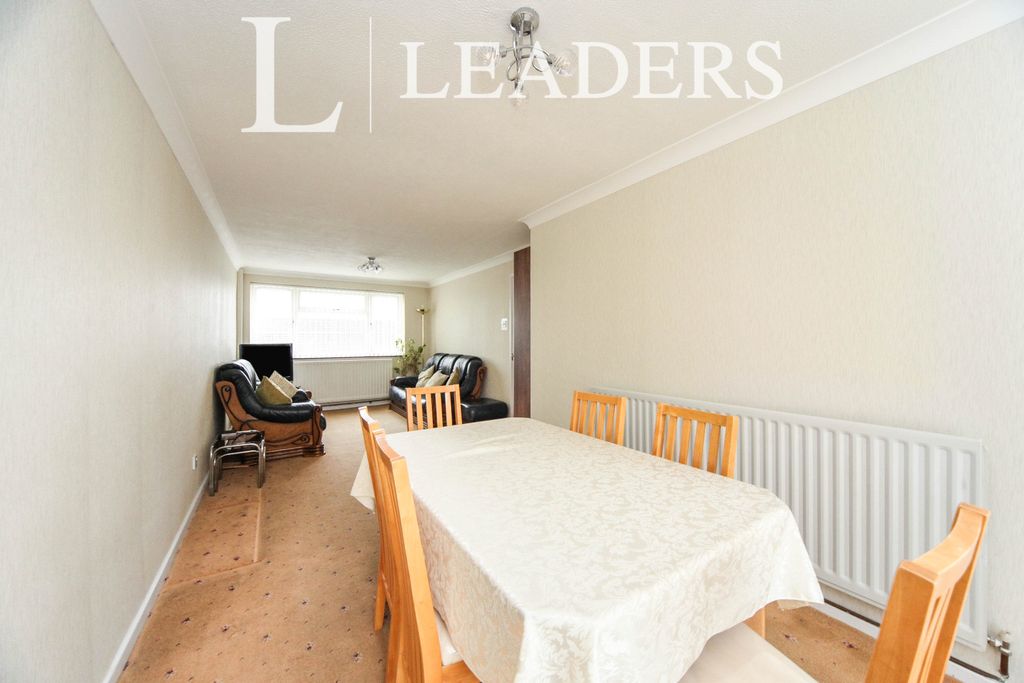 Property photo 3 of 10 3