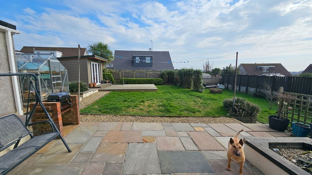 Property photo 2 of 31