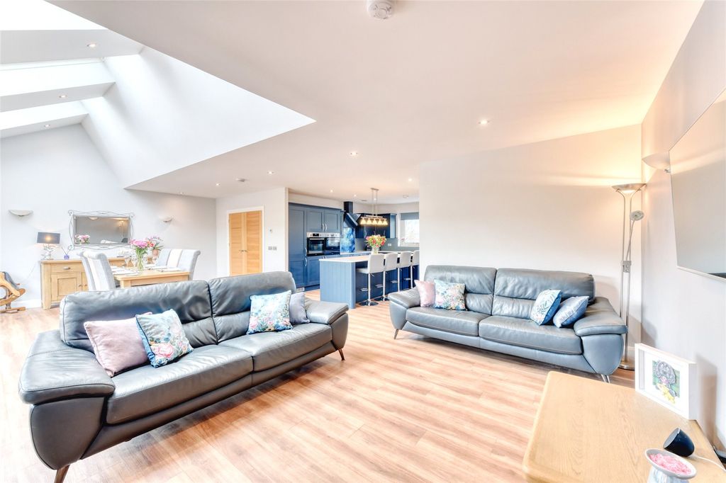 Property photo 2 of 46 Picture No. 08