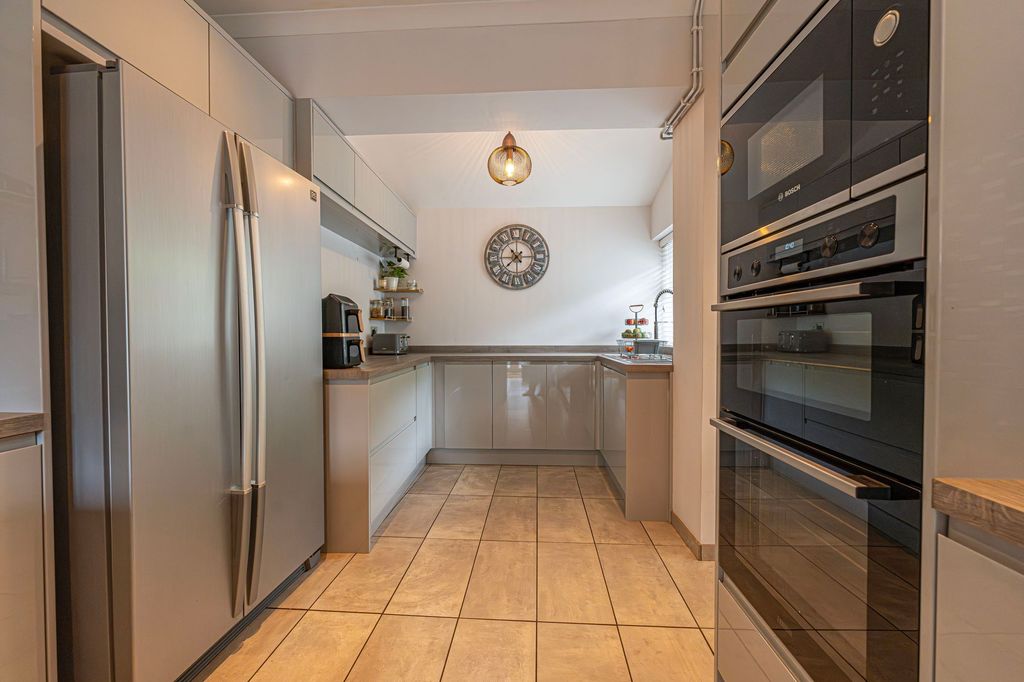 Property photo 2 of 48