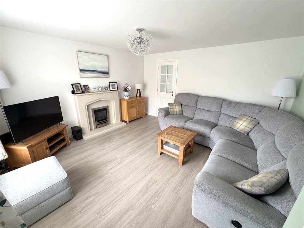 Property photo 3 of 45 Lounge