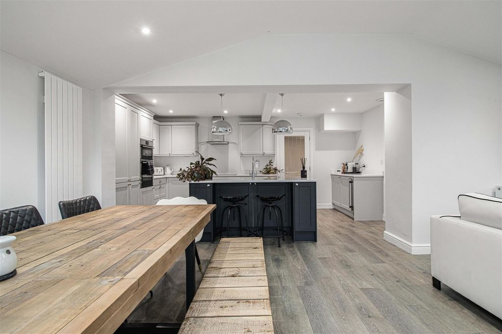 Property photo 2 of 18 15_66795.Jpg