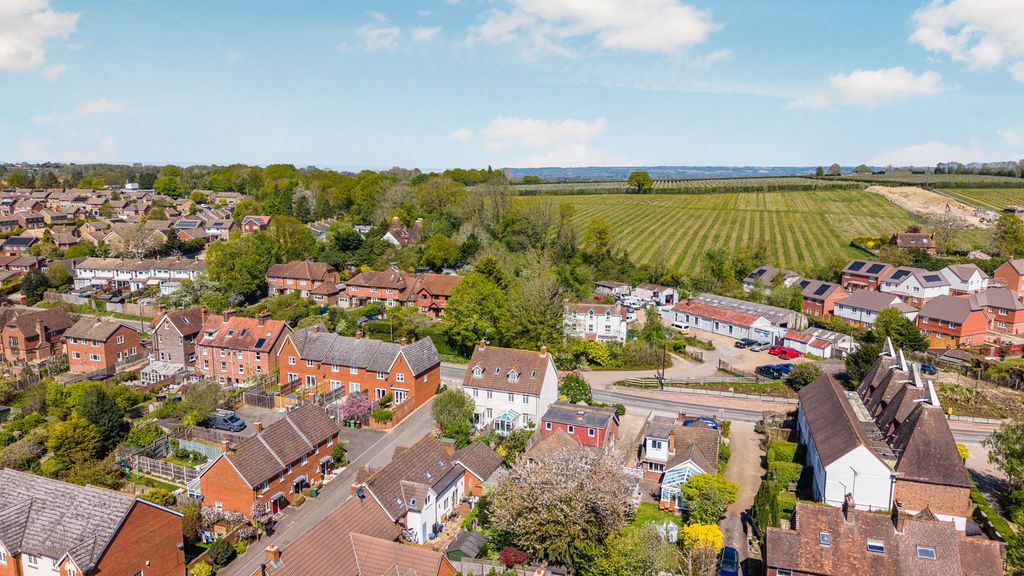 Property photo 2 of 28