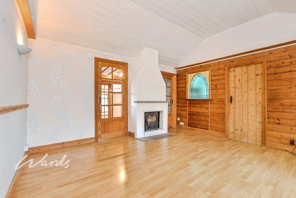 Property photo 2 of 13 E5E7ee3c-901Hazyw...